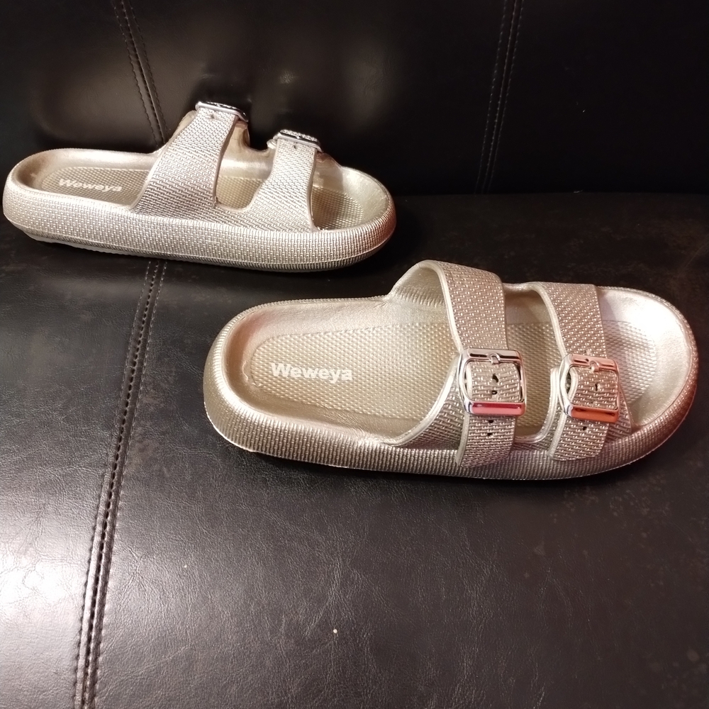 NEW!!  GOLD SLIDES.  SZ 9.5